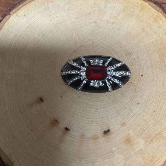 Ciner Vintage Elegant Black Enamel and Silver Toned Brooch. - Picture 6 of 6